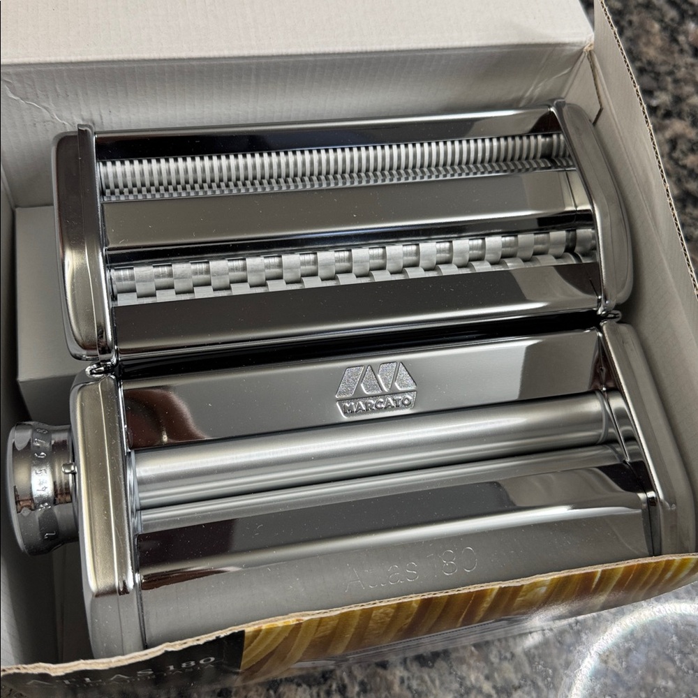 Marcato Atlas 180 Pasta Maker with cutter and hand crank NWT - Picture 6 of 11